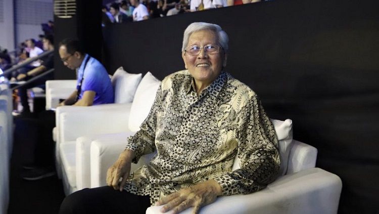Legenda basket Indonesia, Sony Hendrawan, kini setara eks pebasket asal China, Yao Ming, karena diabadikan dalam Hall of Fame FIBA. Copyright: © IBL