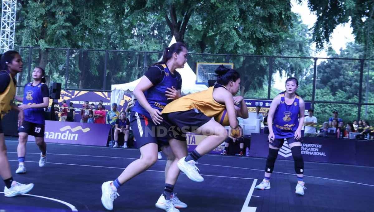 Event 3x3 Tournament Basketball di Lapangan Banteng, Jakarta, Minggu (04/06/23). Copyright: © Zainal Hasan/INDOSPORT