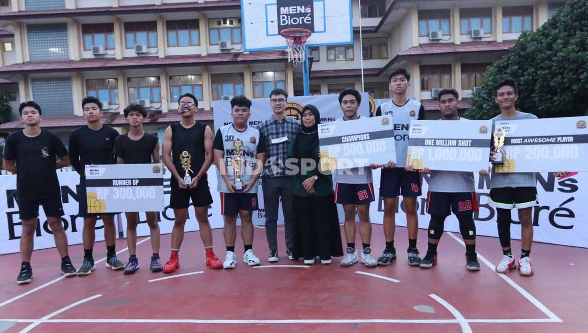SMAN 3 Jakarta Saat Menjuarai Men's Biore School Pride 3x3 Basketball 2023 di SMAN Yadika 1 Duri Kelapa, (24/05/23). Copyright: © Hendro Kreki/INDOSPORT