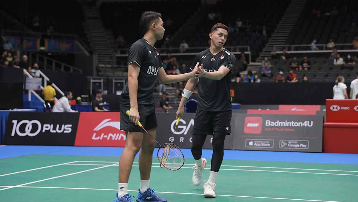 Langsung angkat koper di babak pertama Singapore Open 2023, atlet bulutangkis Fajar Alfian/Muhammad Rian Ardianto malah banjir simpati media asing. Copyright: © PBSI