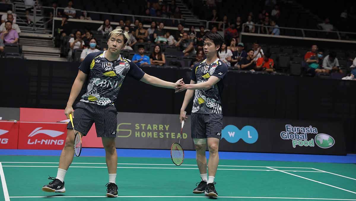 Bintang bulutangkis ganda putra, Marcus Gideon, antarkan anak asuhnya naik podium jelang comeback di Denmark Open 2023. Copyright: © PBSI