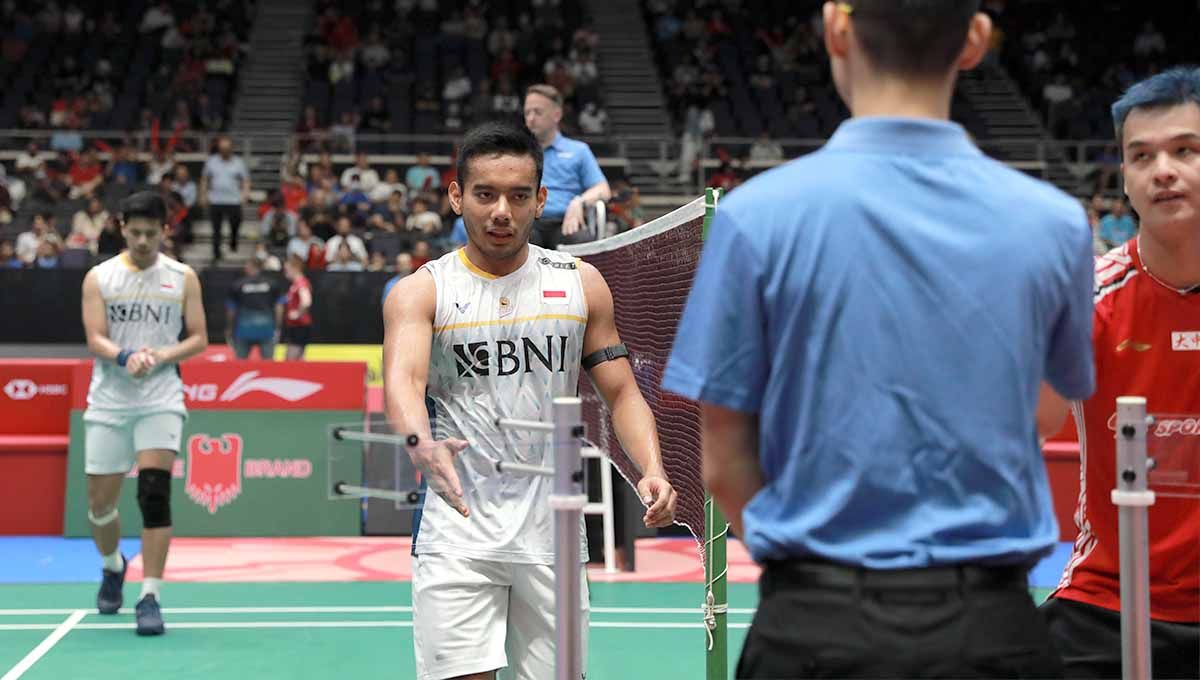 Flashback momen Pramudya Kusumawardana jadi kameramen BWF di All England 2023, sampai bikin ganda putri Korea Selatan, Baek Ha-na/Lee So-hee terpukau. Copyright: © PBSI