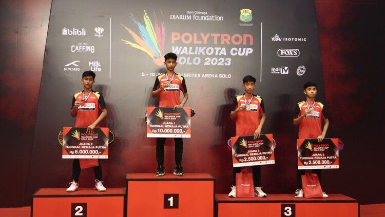 Radithya Bayu Wardana, pemain tunggal putra dari PB Djarum di podium juara Polytron Walikota Cup Solo 2023. Copyright: © Megapro/PB Djarum
