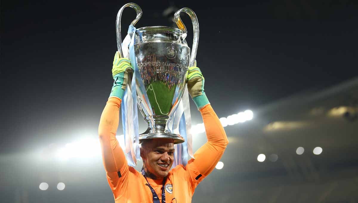 Kiper Manchester City Ederson dalam Final Liga Champions antara Final Manchester City vs Inter Milan, Minggu (11/06/23). (Foto: REUTERS/Molly Darlington) Copyright: © REUTERS/Molly Darlington