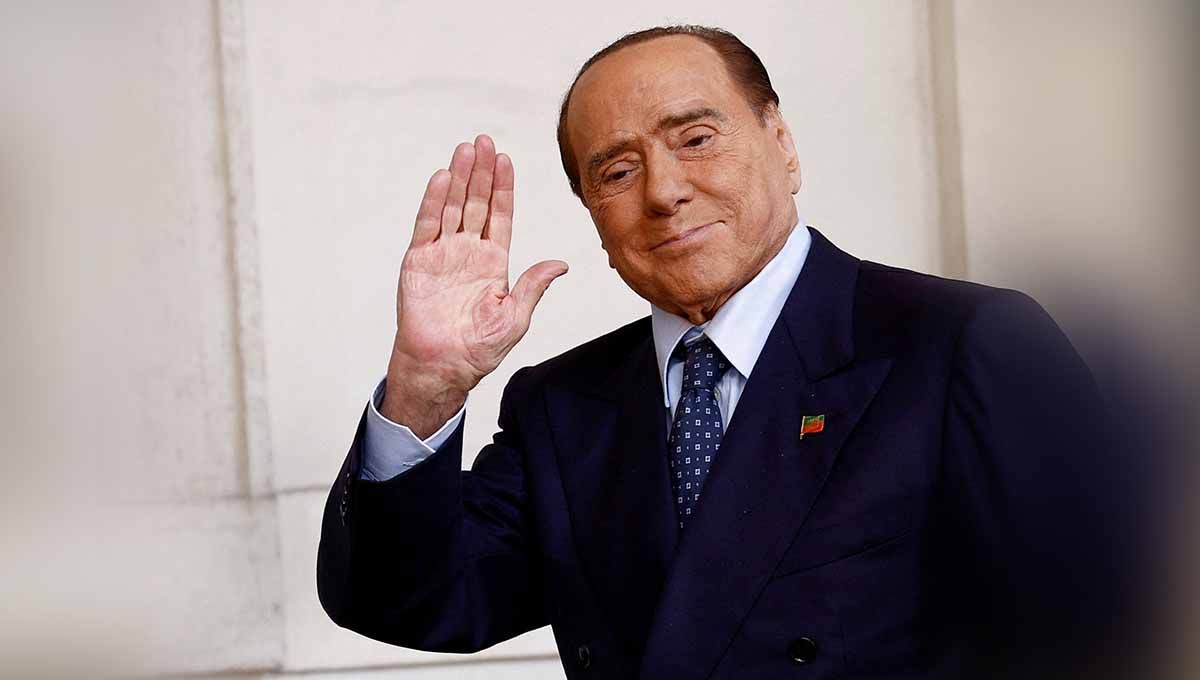 Kenang kembali deretan pembelian termahal AC Milan selama tiga periode era kepemimpinan Silvio Berlusconi, di mana tiga nama sukses jadi legenda! Copyright: © REUTERS/Guglielmo Mangiapane