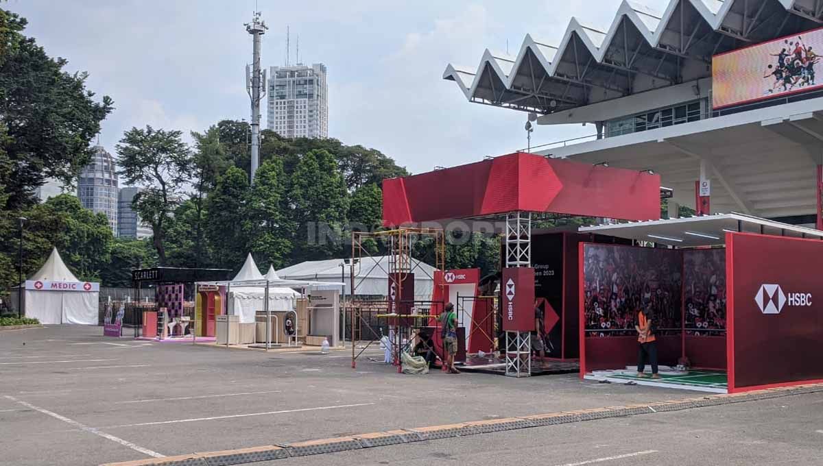 Istora Senayan Bersolek Jelang Indonesia Open 2023, Senin (12/06/23), di Istora Senayan, Jakarta. Copyright: © Ammara Marthiara/INDOSPORT