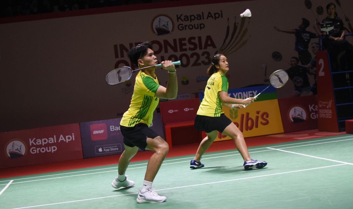 Ganda campuran Indonesia, Adnan Maulana/Nita Violina Marwah dikalahkan pasangan China Zheng Si Wei/Huang Ya Qiong pada babak pertama Indonesia Open 2023 di Istora Senayan, Selasa (13/06/23). Foto: Herry Ibrahim/INDOSPORT Copyright: © Herry Ibrahim/INDOSPORT