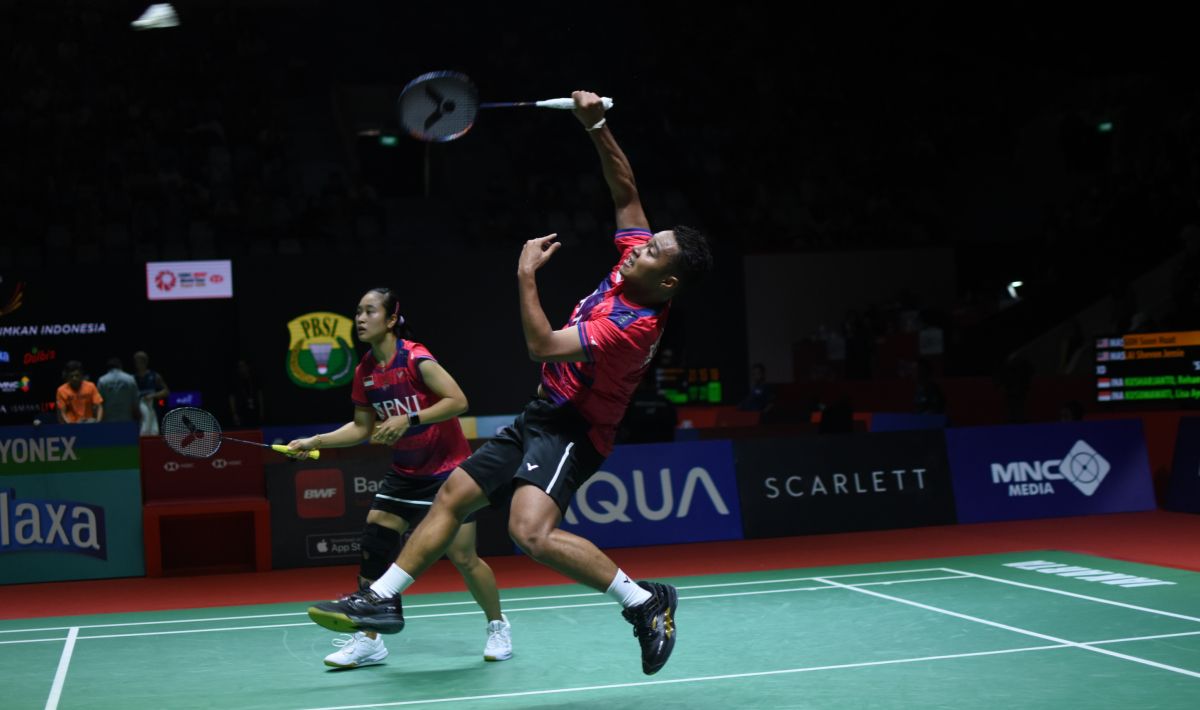 Ganda campuran Indonesia, Rehan Naufal Kusharjanto/Lisa Ayu Kusumawati berhasil mengalahkan pasangan Malaysia, Goh Soon Huat/Lai Shevon Jemie pada babak pertama Indonesia Open 2023 di Istora Senayan, Selasa (13/06/23). Foto: Herry Ibrahim/INDOSPORT Copyright: © Herry Ibrahim/INDOSPORT