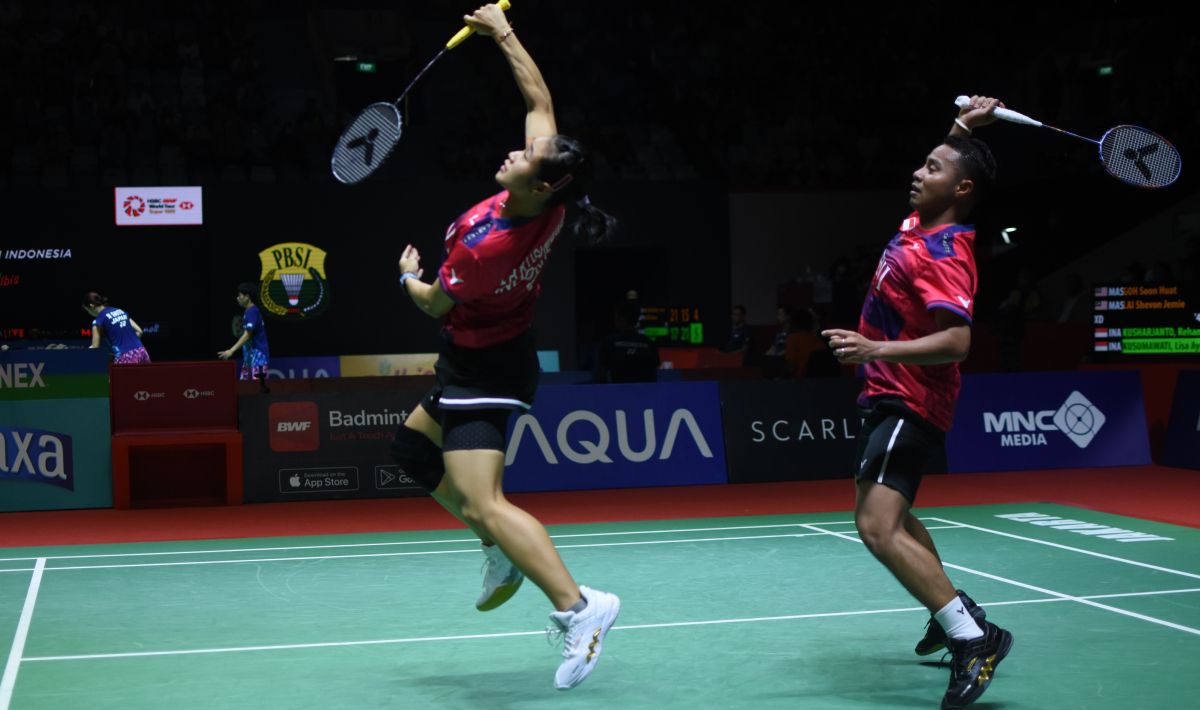 Ganda campuran Indonesia, Rehan Naufal Kusharjanto/Lisa Ayu Kusumawati berhasil mengalahkan pasangan Malaysia, Goh Soon Huat/Lai Shevon Jemie pada babak pertama Indonesia Open 2023 di Istora Senayan, Selasa (13/06/23). Foto: Herry Ibrahim/INDOSPORT Copyright: © Herry Ibrahim/INDOSPORT