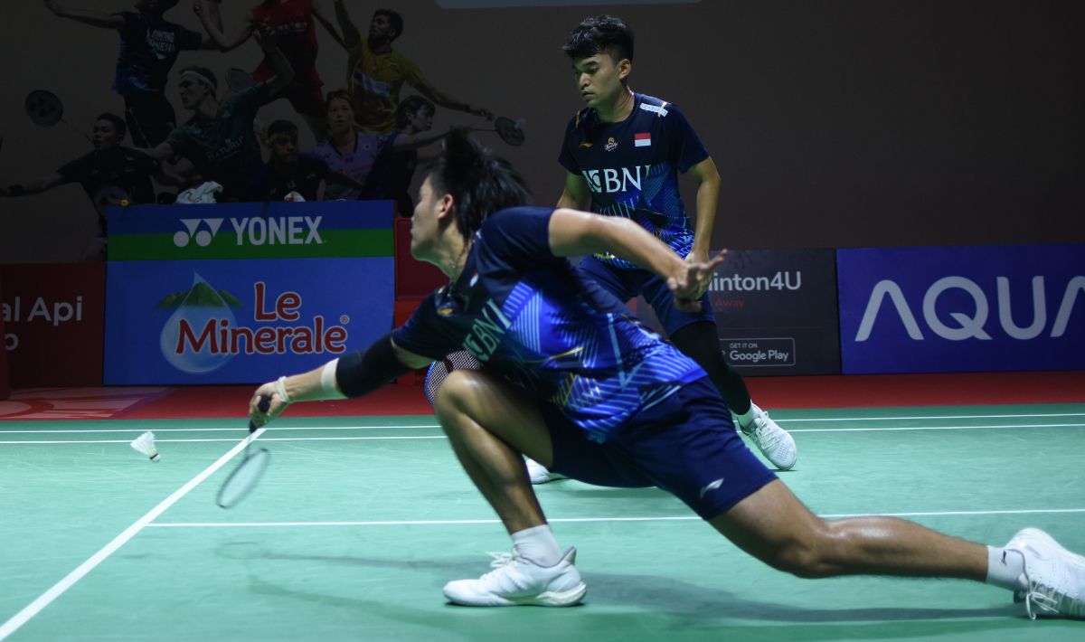 Ganda putra Indonesia, Leo Rolly Carnando/Daniel Marthin pada babak pertama Indonesia Open 2023 di Istora Senayan, Selasa (13/06/23). Foto: Herry Ibrahim/INDOSPORT Copyright: © Herry Ibrahim/INDOSPORT