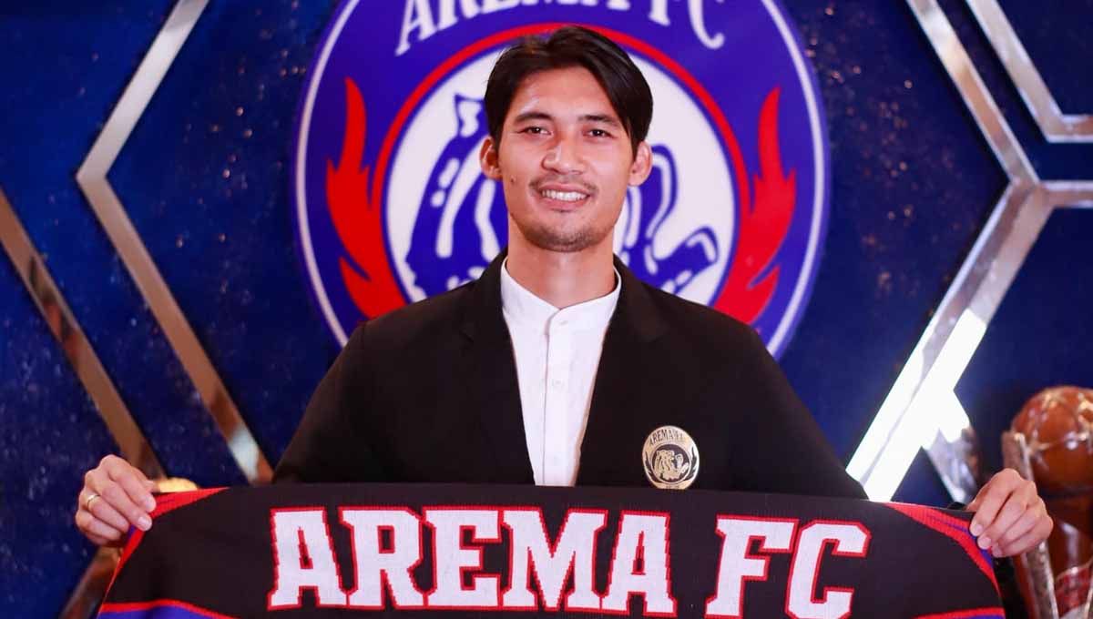 Syaeful Anwar saat diresmikan Arema FC. Foto: MO Arema FC. Copyright: © MO Arema FC