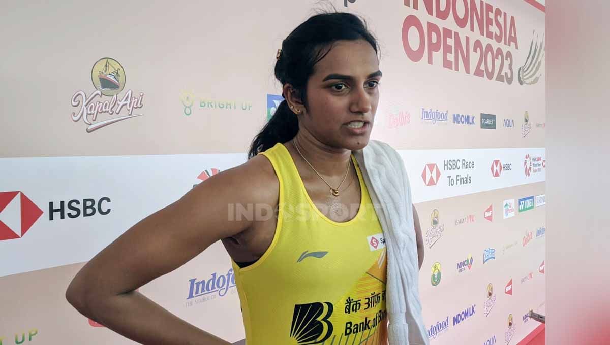 Tunggal putri bulutangkis India, Pusarla Venkata Sindhu, tengah melirik legenda Malaysia, Mohd Hafiz Hashim, menjadi pelatih barunya jelang Olimpiade Paris. Copyright: © Ammara Marthiara/INDOSPORT