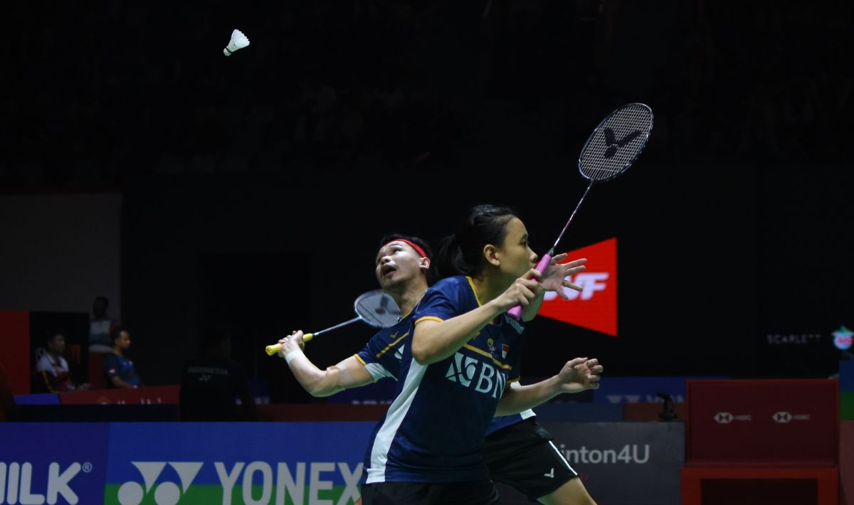 Ganda campura Indonesia, Rinov Rivaldy/Pitha Haningtyas Mentari pada babak 32 besar Indonesia Open 2023 di Istora Senayan, Rabu (14/06/23). Foto: Herry Ibrahim/INDOSPORT Copyright: © Herry Ibrahim/INDOSPORT