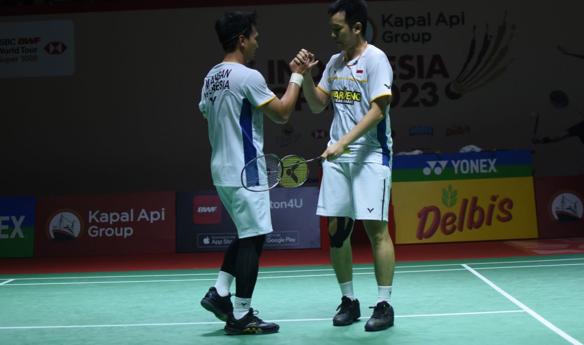 Mohammad Ahsan/Hendra Setiawan jadi tulang punggung Indonesia di turnamen bulutangkis Canada Open 2023, sang istri langsung berkomentar panas. Copyright: © Herry Ibrahim/INDOSPORT