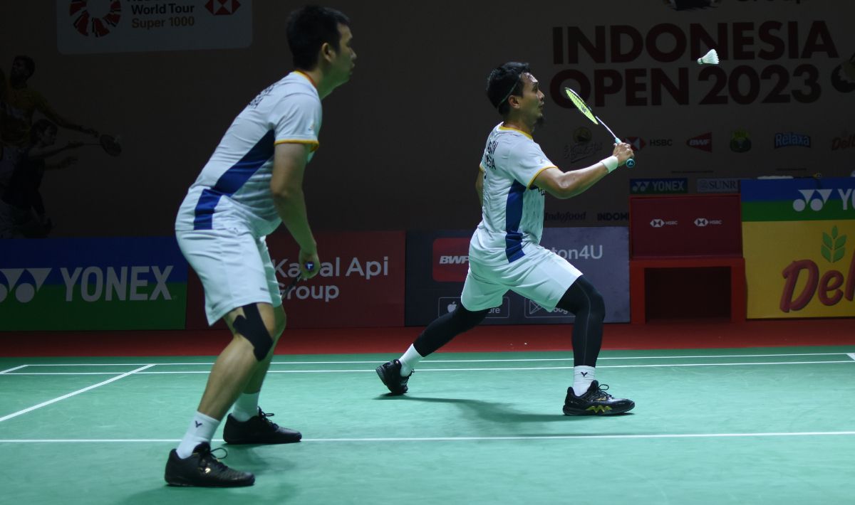 Ganda putra Indonesia, Mohamad Ahsan/Hendra Setiawan pada babak 32 besar Indonesia Open 2023 di Istora Senayan, Rabu (14/06/23). Foto: Herry Ibrahim/INDOSPORT Copyright: © Herry Ibrahim/INDOSPORT