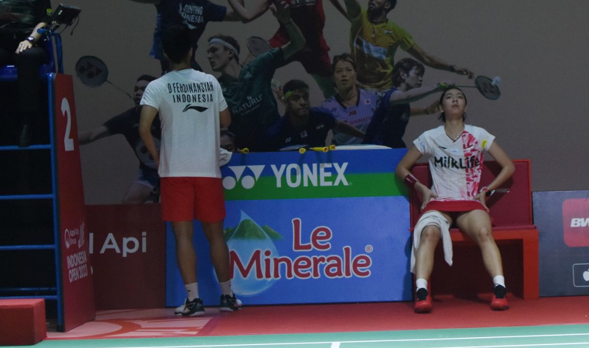 Ganda campuran Indonesia, Dejan Ferdinansyah/Gloria Widjaja pada babak 32 besar Indonesia Open 2023 di Istora Senayan, Rabu (14/06/23). Foto: Herry Ibrahim/INDOSPORT Copyright: © Herry Ibrahim/INDOSPORT