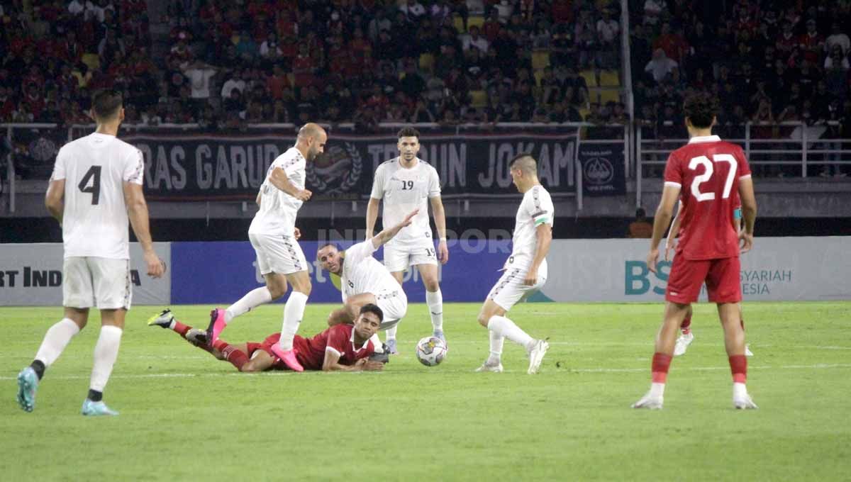 Pertandingan Timnas Indonesia vs Palestina di Stadion Gelora Bung Tomo, Rabu (14/06/23). Copyright: © Fitra Herdian/INDOSPORT