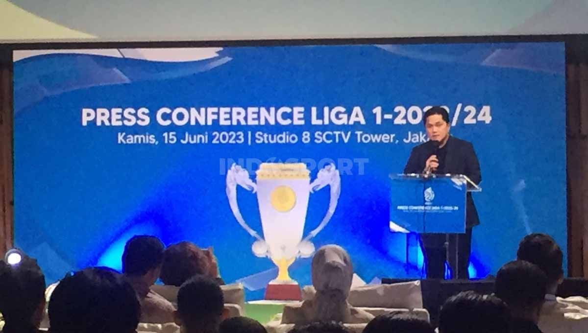 Ketum PSSI Erick Thohir dalam preskon Liga 1 2023/24. Copyright: © Petrus Manus Da' Yerimon/INDOSPORT