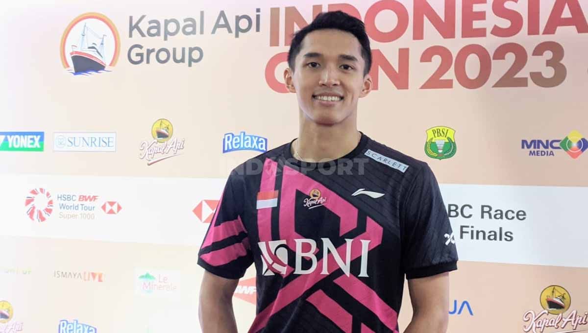 Tunggal putra bulutangkis Indonesia, Jonatan Christie, memberikan komentarnya terkait Anthony Ginting yang akan menjadi lawannya di perempatfinal Indonesia Open 2023. Copyright: © Ammara Marthiara/INDOSPORT