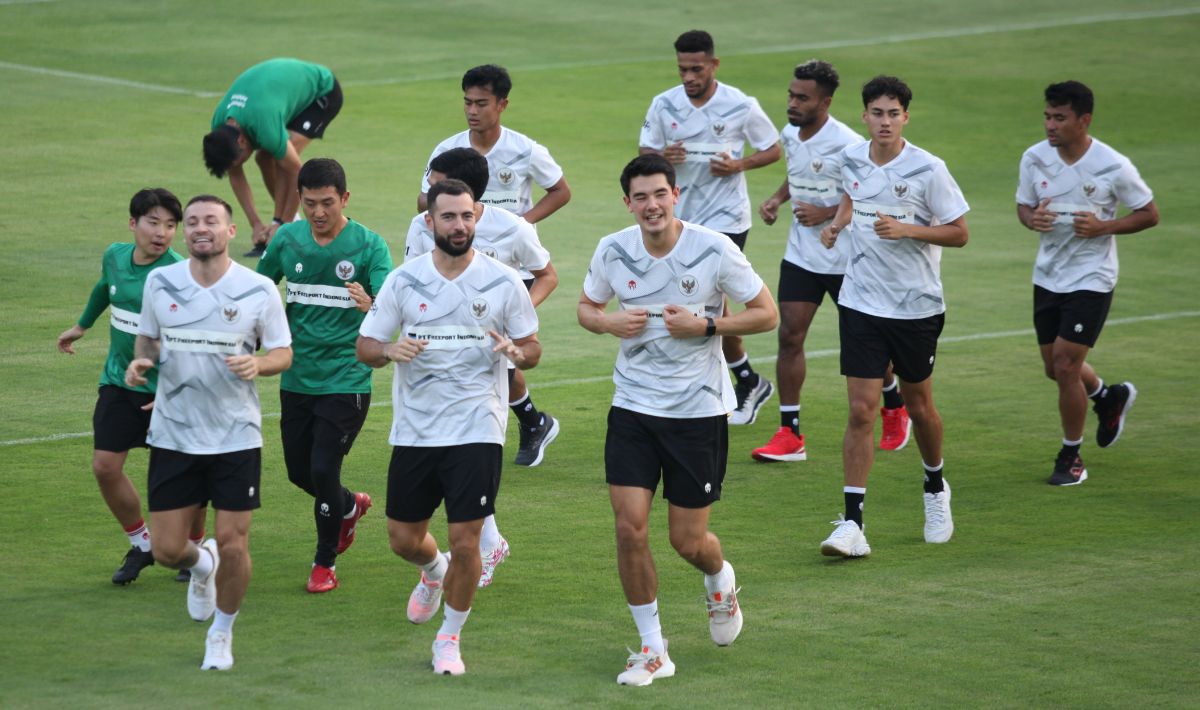 Latihan Timnas Indonesia jelang FIFA Matchday melawan Argentina di Lapangan A Senayan, Kamis (15/06/23). Foto: Herry Ibrahim/INDOSPORT Copyright: © Herry Ibrahim/INDOSPORT