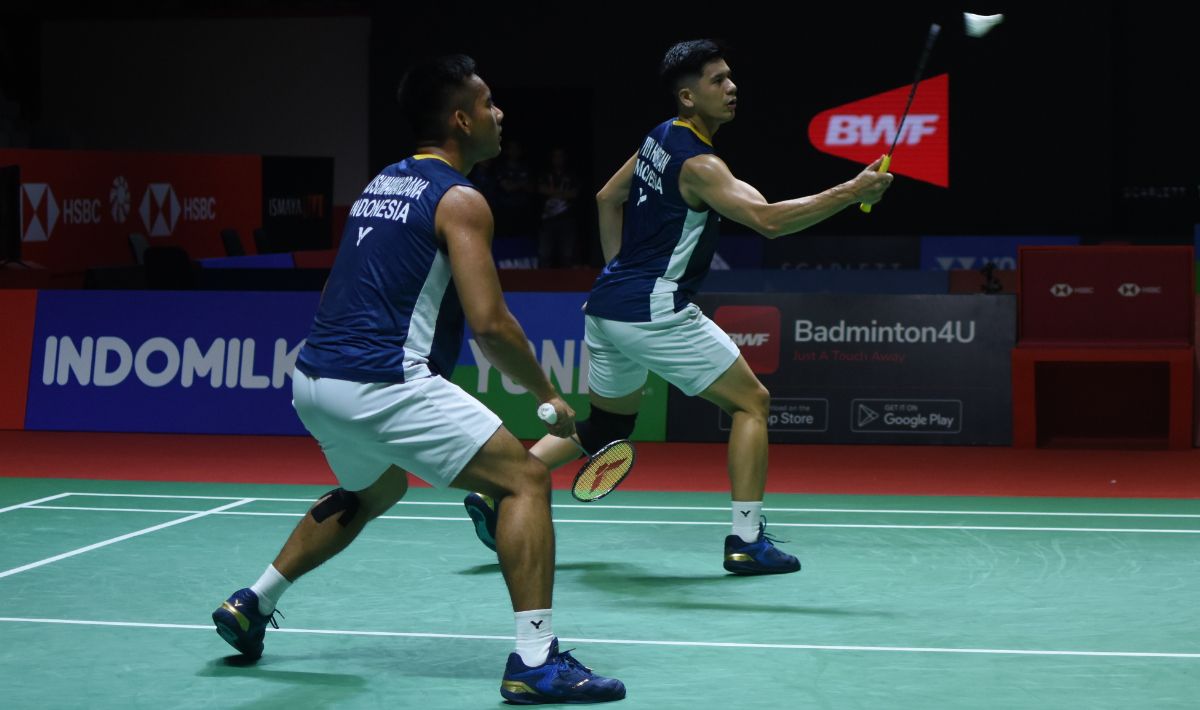 Ganda putra Indonesia, Pramudya Kusumawardana/Yeremia Rambitan pada babak 16 besar Indonesia Open 2023 di Istora Senayan, Kamis (15/06/23). Foto: Herry Ibrahim/INDOSPORT Copyright: © Herry Ibrahim/INDOSPORT