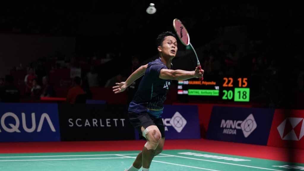 Penggemar bulutangkis ramai-ramai bongkar biang kerok kekalahan Anthony Ginting dari Viktor Axelsen di final Indonesia Open 2023. Copyright: © PBSI