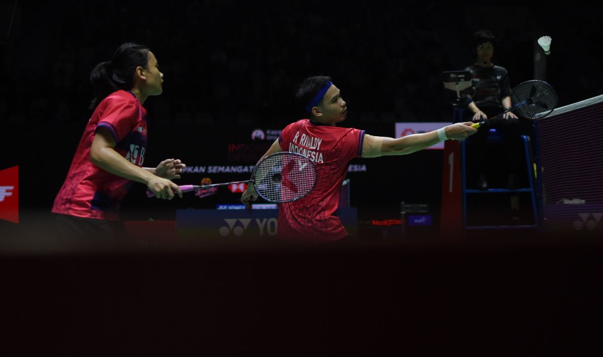 Pasangan ganda campuran Indonesia, Rinov Rivaldy/Pitha Haningtyas Mentari, ungkap kunci sukses melaju ke babak 16 besar ajang Australia Open 2023. Foto: Herry Ibrahim/INDOSPORT Copyright: © Herry Ibrahim/INDOSPORT