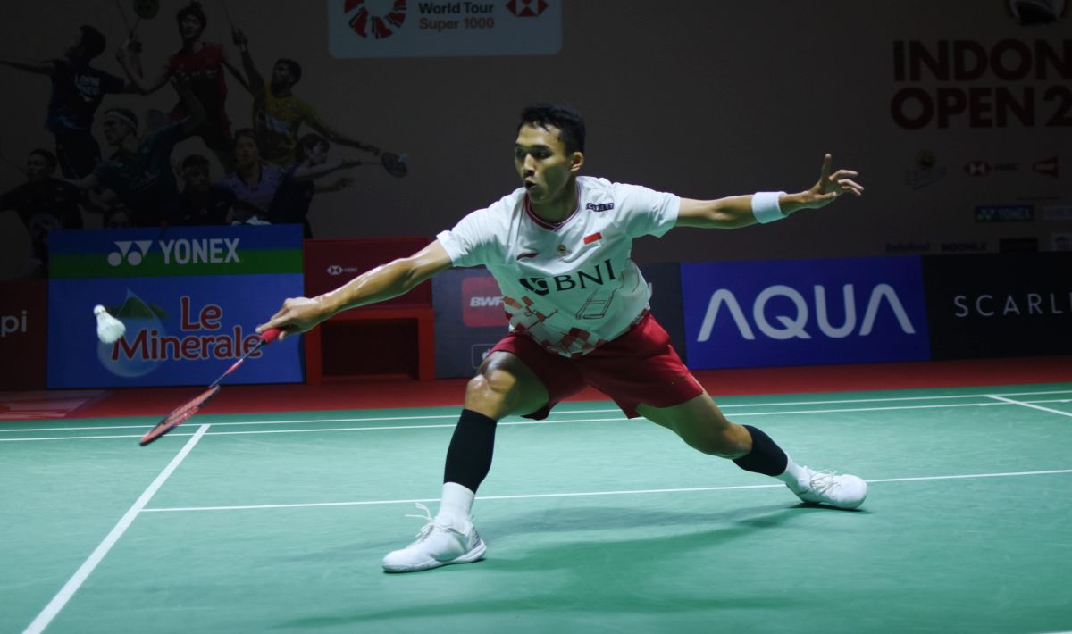 Tunggal putra Indonesia, Jonatan Christie, pastikan diri melenggang ke babak perempat final Hong Kong Open 2023 pada Kamis (14/09/23) petang WIB. Foto: Herry Ibrahim/INDOSPORT Copyright: © Herry Ibrahim/INDOSPORT