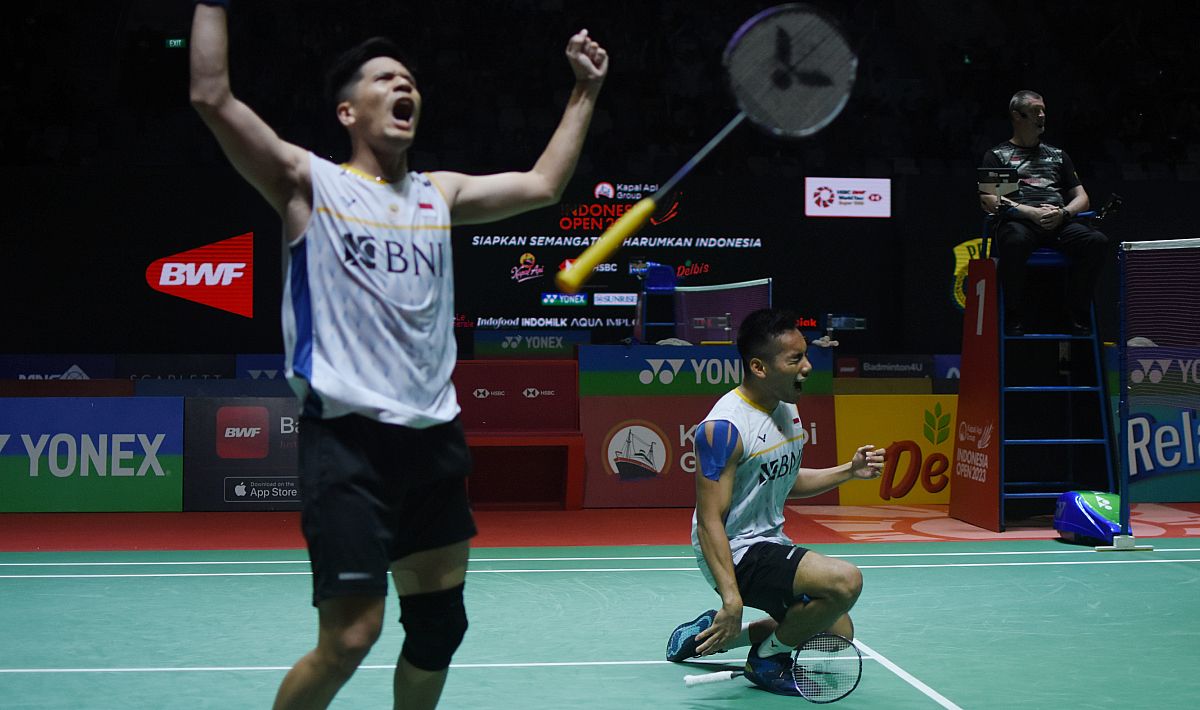 Ganda putra Indonesia, Pramudya Kusumawardana/Yeremia Rambitan mengalahkan pasangan China, Liang Wei Keng/Wang Chan pada babak 8 besar Indonesia Open 2023 di Istora Senayan, Kamis (15/06/23). Foto: Herry Ibrahim/INDOSPORT Copyright: © Herry Ibrahim/INDOSPORT