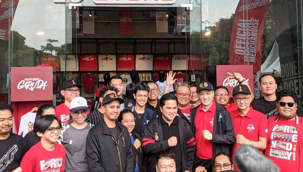 Ketum PSSI Erick Thohir, Mengadakan Kunjungan ke Garuda Store di Kawasan GBK, Jakarta, Sabtu (17/06/23). Copyright: © Ammara Marthiara/INDOSPORT