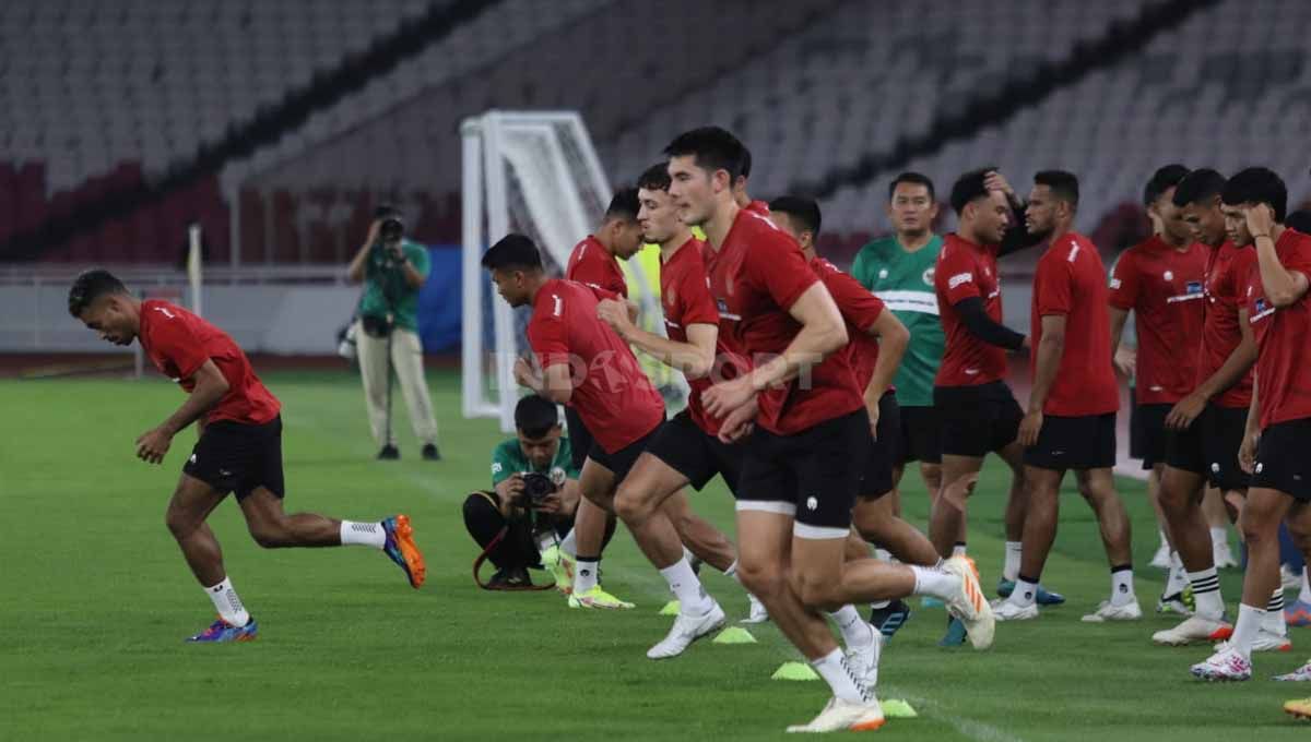 Official Training Timnas Indonesia jelang FIFA Matchday melawan Argentina di stadion GBK, Minggu (18/06/23). Copyright: © Herry Ibrahim/INDOSPORT