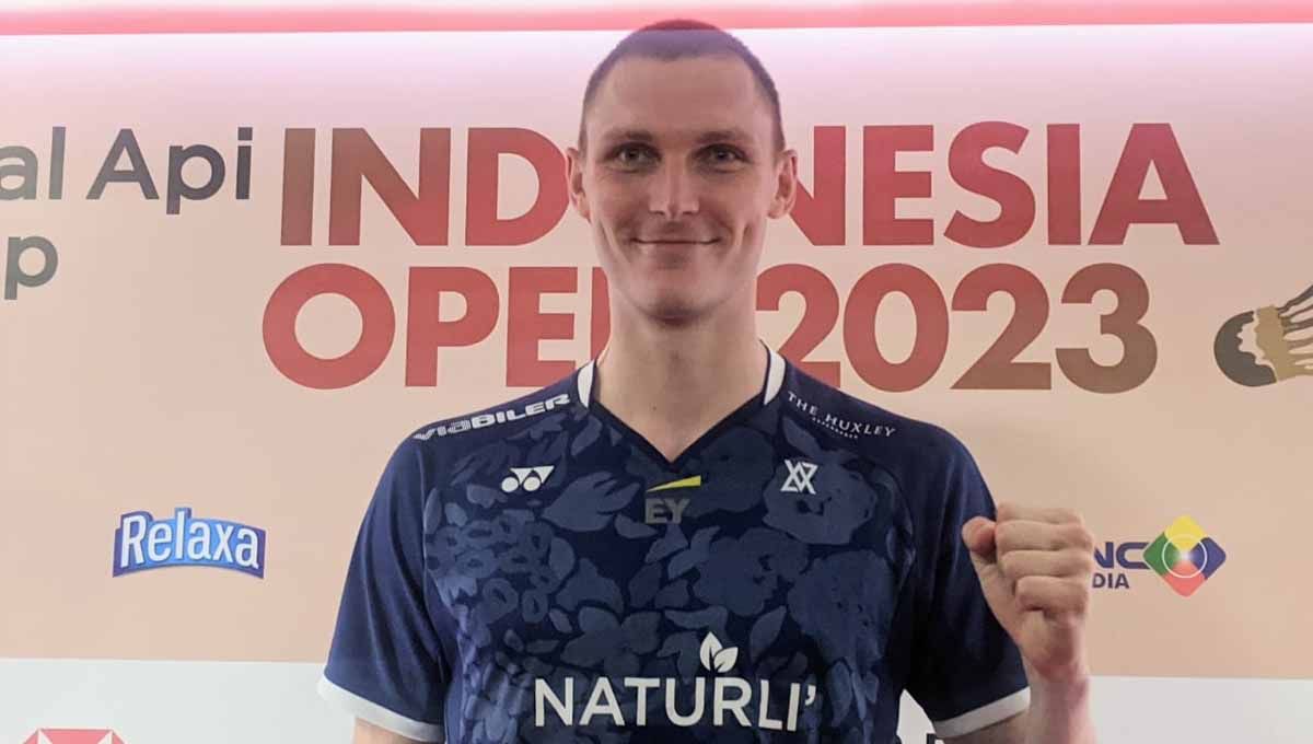 Bintang bulutangkis Denmark, Viktor Axelsen, dan pebulutangkis lainnya menjadi viral usai menuliskan surat cinta untuk Istora Senayan. Copyright: © Ammara Marthiara/INDOSPORT