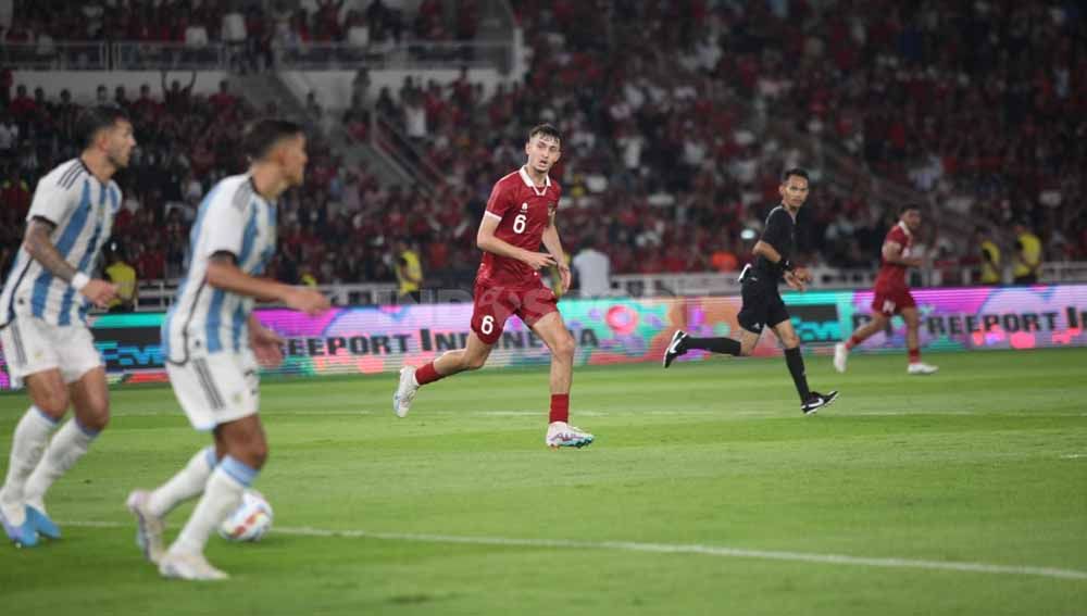 Fakta menarik, pemain Timnas Indonesia Ivar Jenner hampir membobol gawang Argentina Martines tapi berhasil ditepis, Senin (19/06/23). (Foto: Herry Ibrahim/INDOSPORT) Copyright: © Herry Ibrahim/INDOSPORT