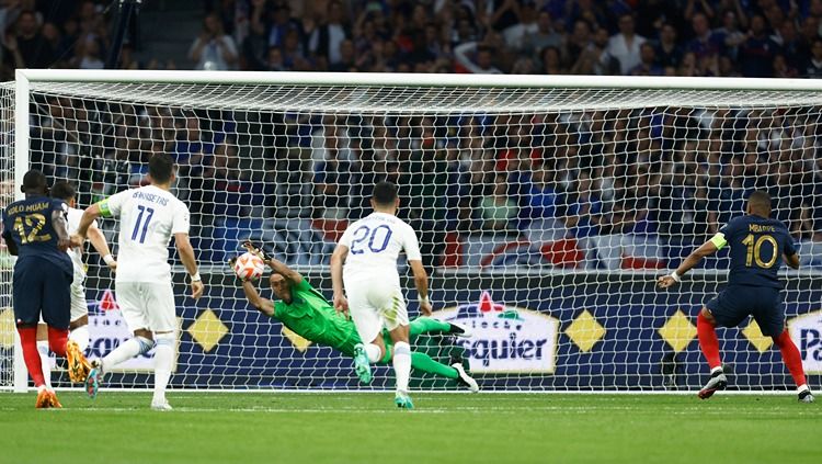 Odysseas Vlachodimos, kiper yang bisa jadi deputi Andre Onana. Foto: REUTERS/Gonzalo Fuentes. Copyright: © REUTERS/Gonzalo Fuentes