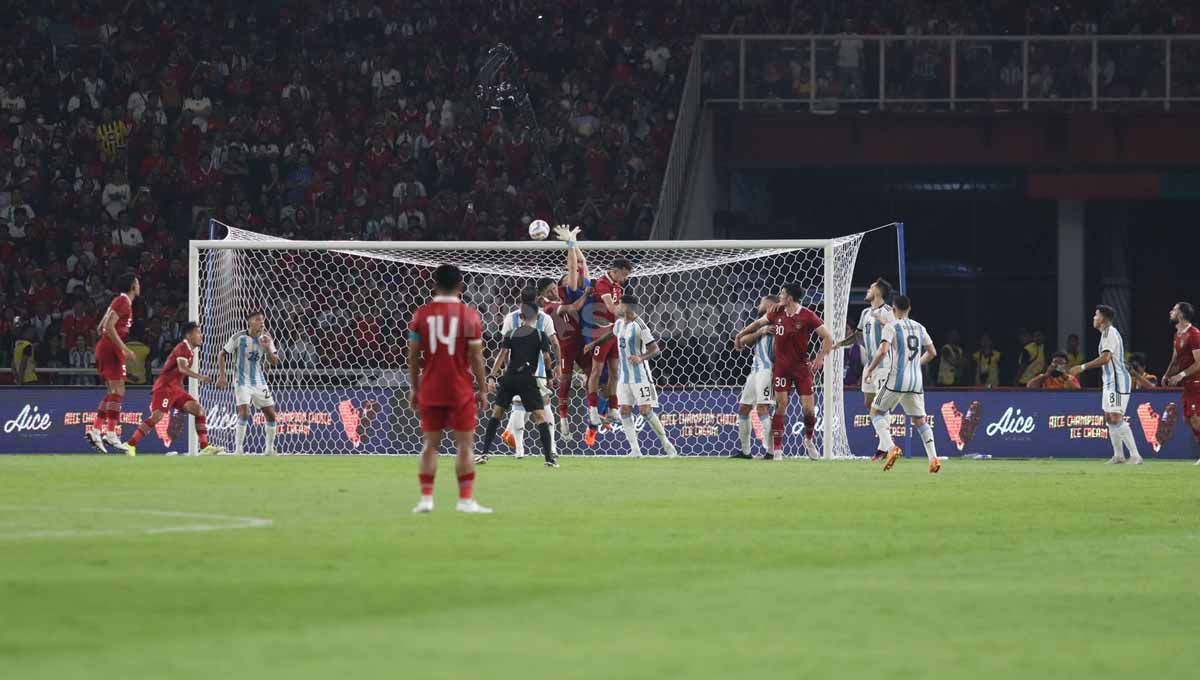 Laga Timnas Indonesia vs Argentina di Stadion Gelora Bung Karno (GBK), Senin (19/06/23). (Foto: Herry Ibrahim/INDOSPORT) Copyright: © Herry Ibrahim/INDOSPORT