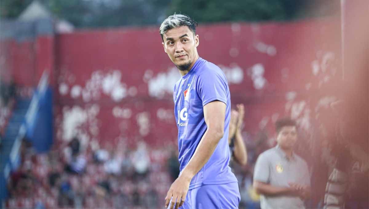 Diterpa desas-desus perselingkuhan hingga digugat cerai Okie Agustina, Gunawan Dwi Cahyo yang dilepas klub Liga 1, Persik Kediri, langsung kena hujat netizen. Copyright: © MO Persik Kediri