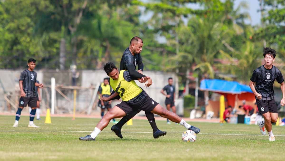 Arema FC menjalani latihan di Yogyakarta. (Foto: MO Arema FC) Copyright: © MO Arema FC