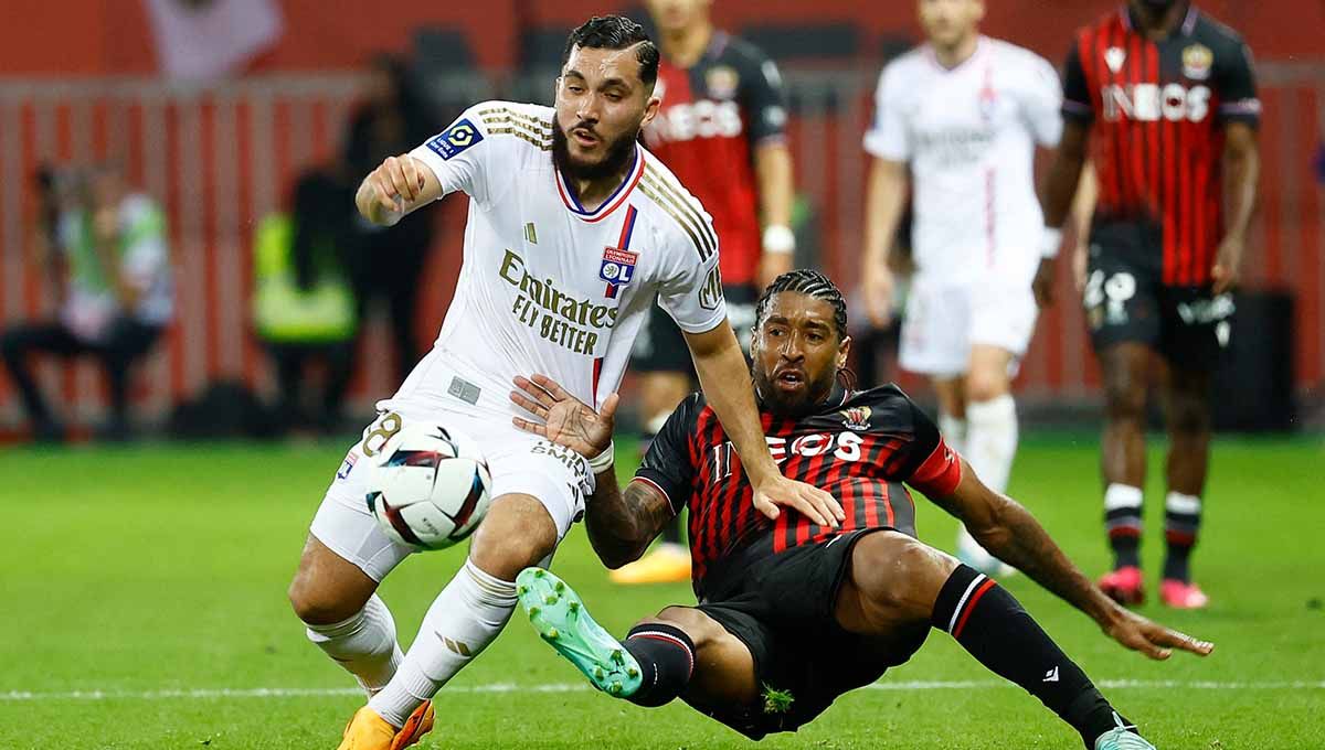 Chelsea dikabarkan tengah berminat mendatangkan pemain Lyon yang disebut 'The Next Karim Benzema', Rayan Cherki, di bursa transfer. Copyright: © REUTERS/Eric Gaillard