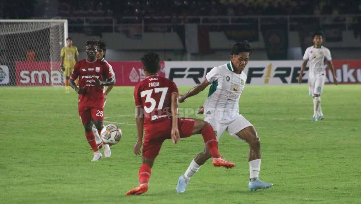 Pertandingan Persis Solo melawan Persebaya Surabaya. (Foto: Nofik Lukman Hakim/INDOSPORT) Copyright: © Nofik Lukman Hakim/INDOSPORT