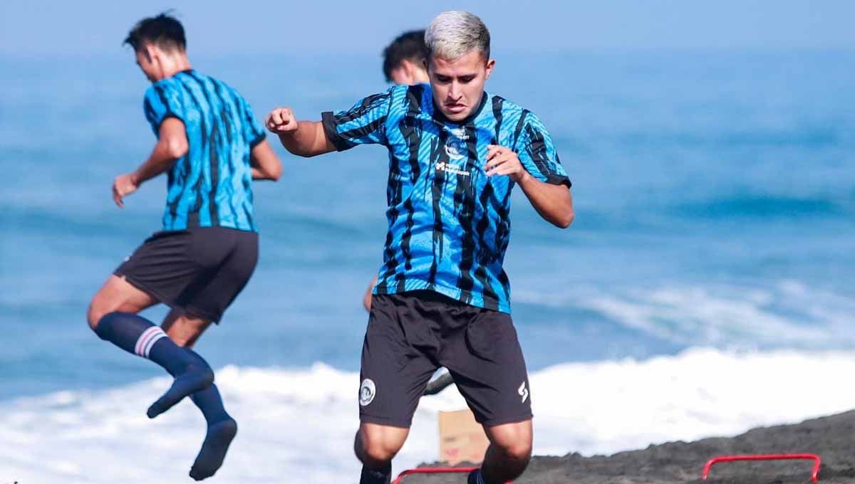 Arema FC akhirnya mengumumkan pemain asing anyar asal Argentina, Pablo Angel Ariel Lucero untuk Liga 1 2023/2024. (Foto: MO Arema FC) Copyright: © MO Arema FC