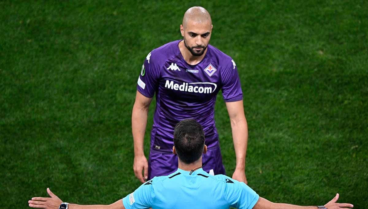 Sofyan Amrabat, pemain Fiorentina, masih menjadi target utama Mancheste United. Copyright: © REUTERS/Radovan Stoklasa