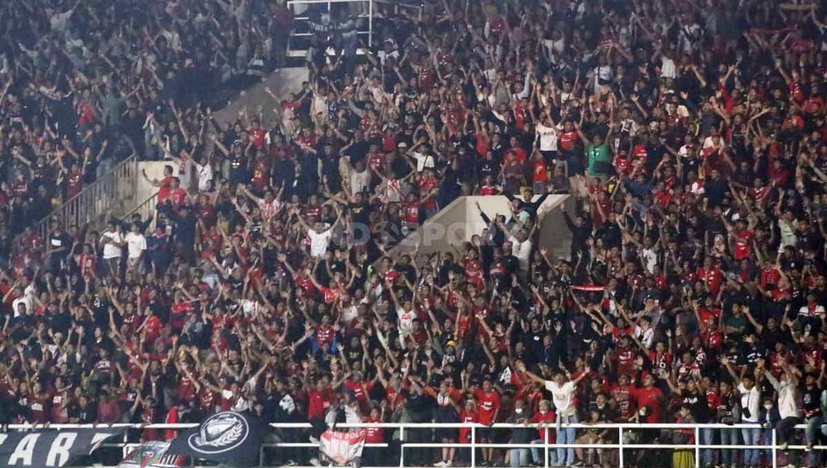 Suporter Persis Solo. (Foto: Nofik Lukman Hakim/INDOSPORT) Copyright: © Nofik Lukman Hakim/INDOSPORT