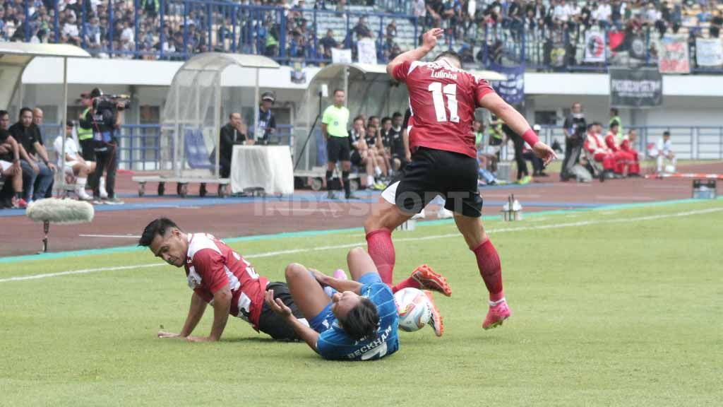 Pertandingan Persib Bandung menghadapi Madura United pada pekan pertama Liga 1 2023-2024 di Stadion GBLA, Kota Bandung, Minggu (2/7/23). Copyright: © Arif Rahman/INDOSPORT