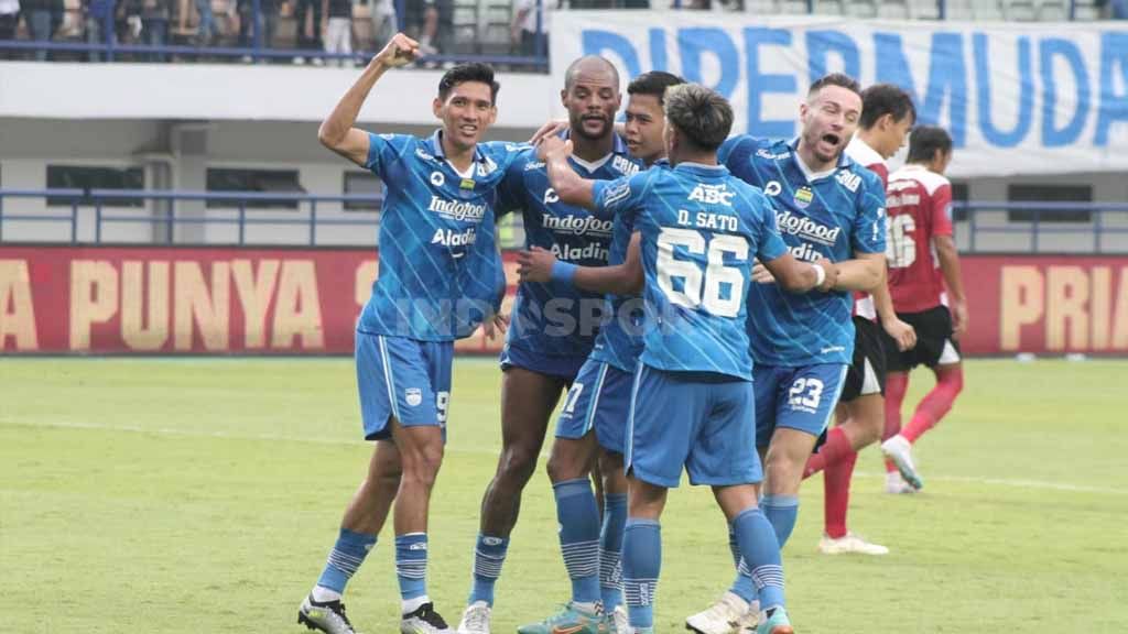 Selebrasi gol David da Silva ke gawang Madura United pada laga pekan pertama Liga 1 2023-2024 di Stadion GBLA, Kota Bandung, Minggu (2/7/23). Copyright: © Arif Rahman/INDOSPORT