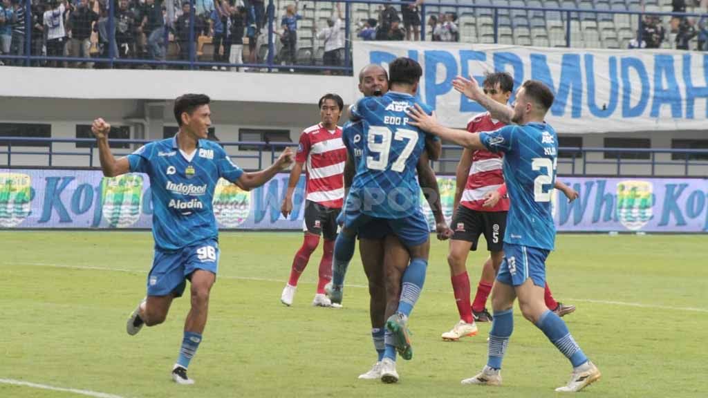 Selebrasi gol David da Silva ke gawang Madura United pada laga pekan pertama Liga 1 2023-2024 di Stadion GBLA, Kota Bandung, Minggu (2/7/23). Copyright: © Arif Rahman/INDOSPORT