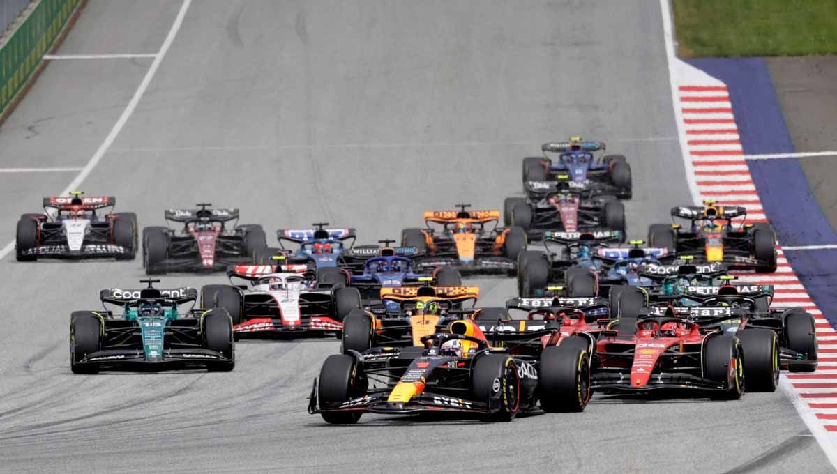 Pembalap Formula 1 Red Bull, Max Verstappen posisi pertama balapan di (F1) Grand Prix Austria. (Foto: REUTERS/Leonhard Foeger) Copyright: © REUTERS/Leonhard Foeger