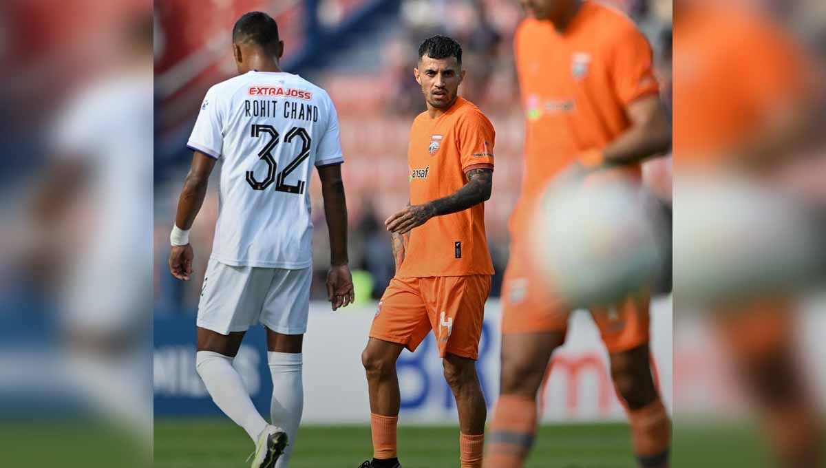 Pemain Borneo FC, Stefano Lilipaly di laga BRI Liga 1 pekan pertama melawan Persik Kediri di Stadion Brawijaya (Kediri), Senin (03/07/23). (Foto: Instagram@borneofc.id) Copyright: © Instagram@borneofc.id