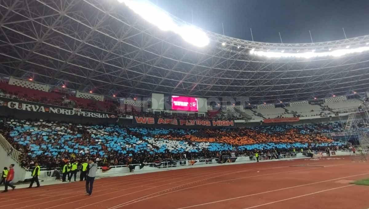 Koreo Suporter di pertandingan antara Persija Jakarta vs PSM Makassar pada pekan pertama Liga 1 2023-2024 di Stadion Utama Gelora Bung Karno, Jakarta, Minggu (03/07/23). (Foto: Herry Ibrahim/INDOSPORT) Copyright: © Herry Ibrahim/INDOSPORT