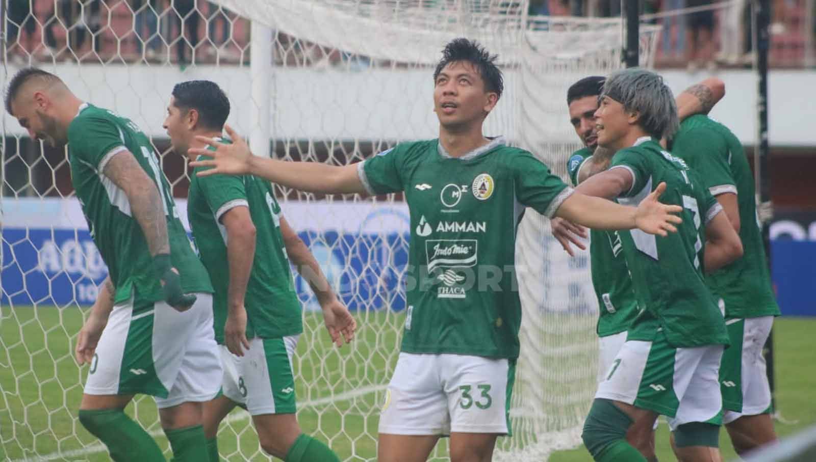 Pertandingan antara PSS Sleman melawan Persis Solo di laga Liga 1 di Stadion Maguwoharjo (Yogyakarta), Jumat (07/07/23). (Foto: Nofik Lukman Hakim) Copyright: © Nofik Lukman Hakim/INDOSPORT