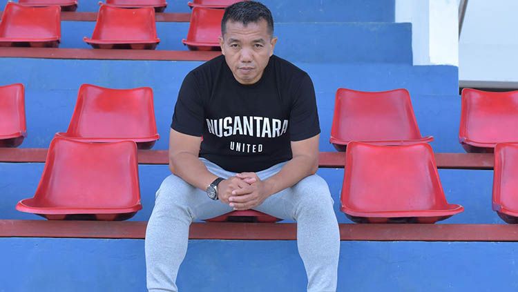 Rasiman resmi diperkenalkan sebagai pelatih Nusantara FC untuk mengarungi Liga 2 Copyright: © Nusantara United.